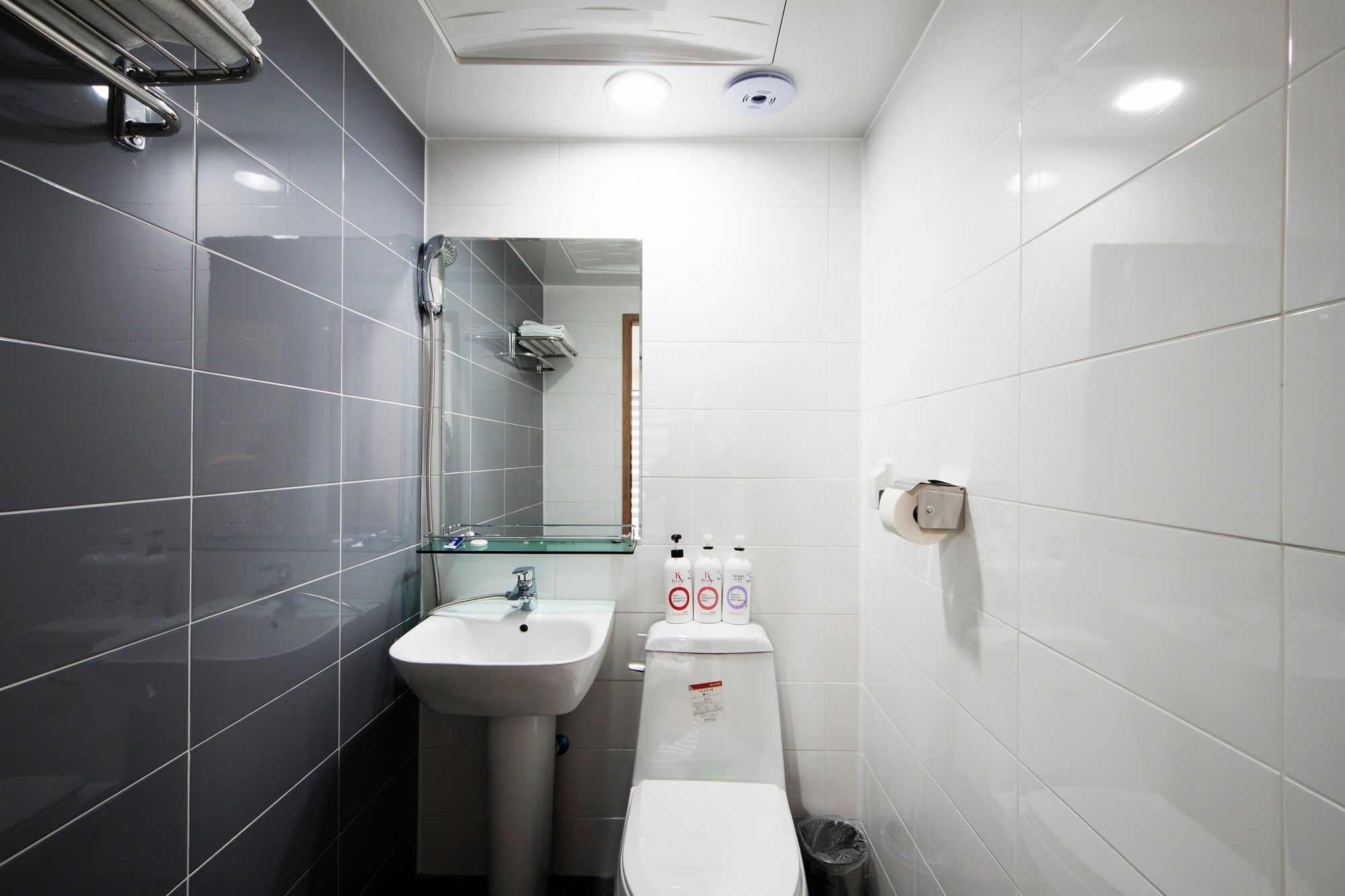 K-Grand Hostel Йосу Экстерьер фото