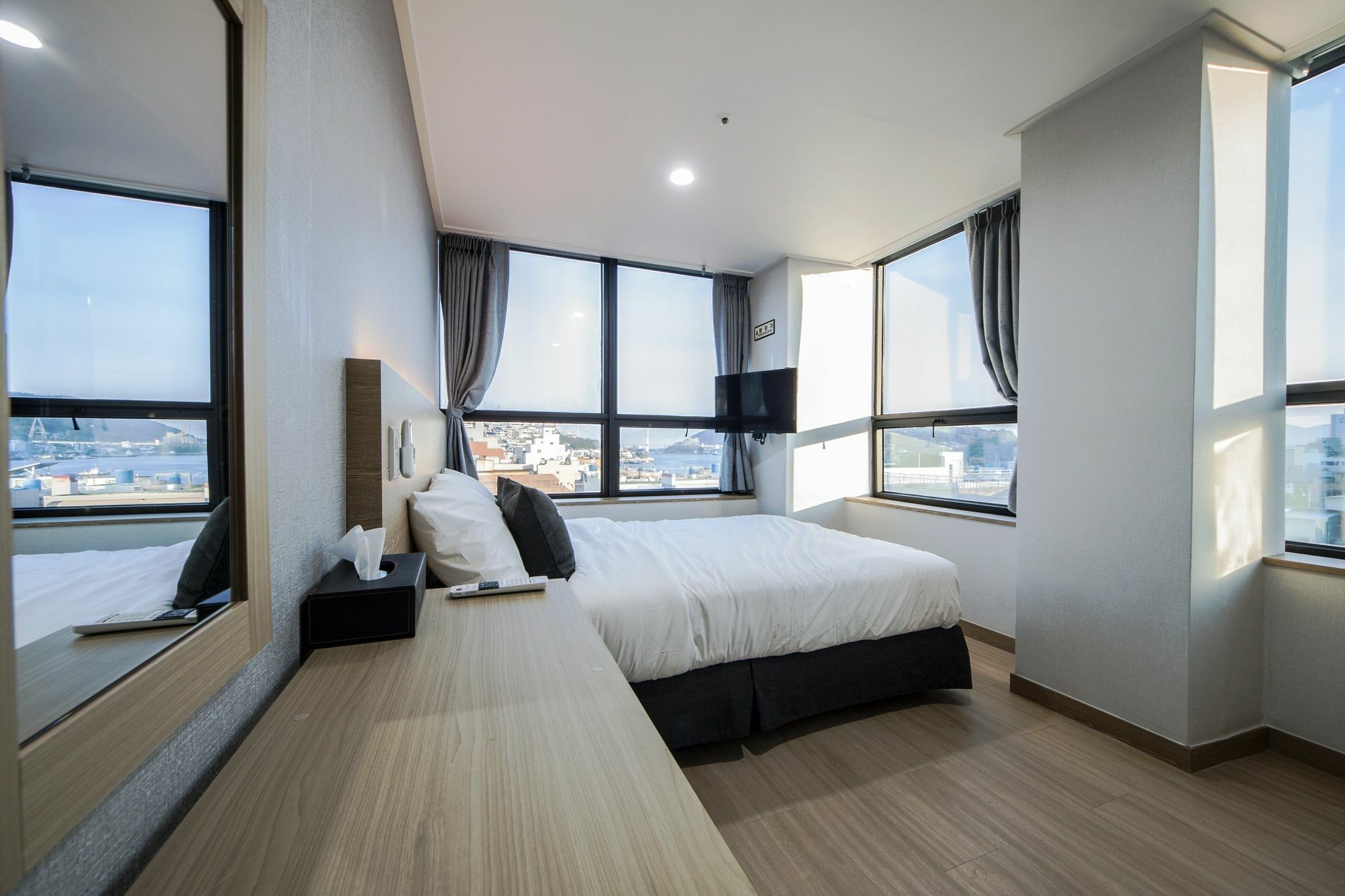 K-Grand Hostel Йосу Экстерьер фото