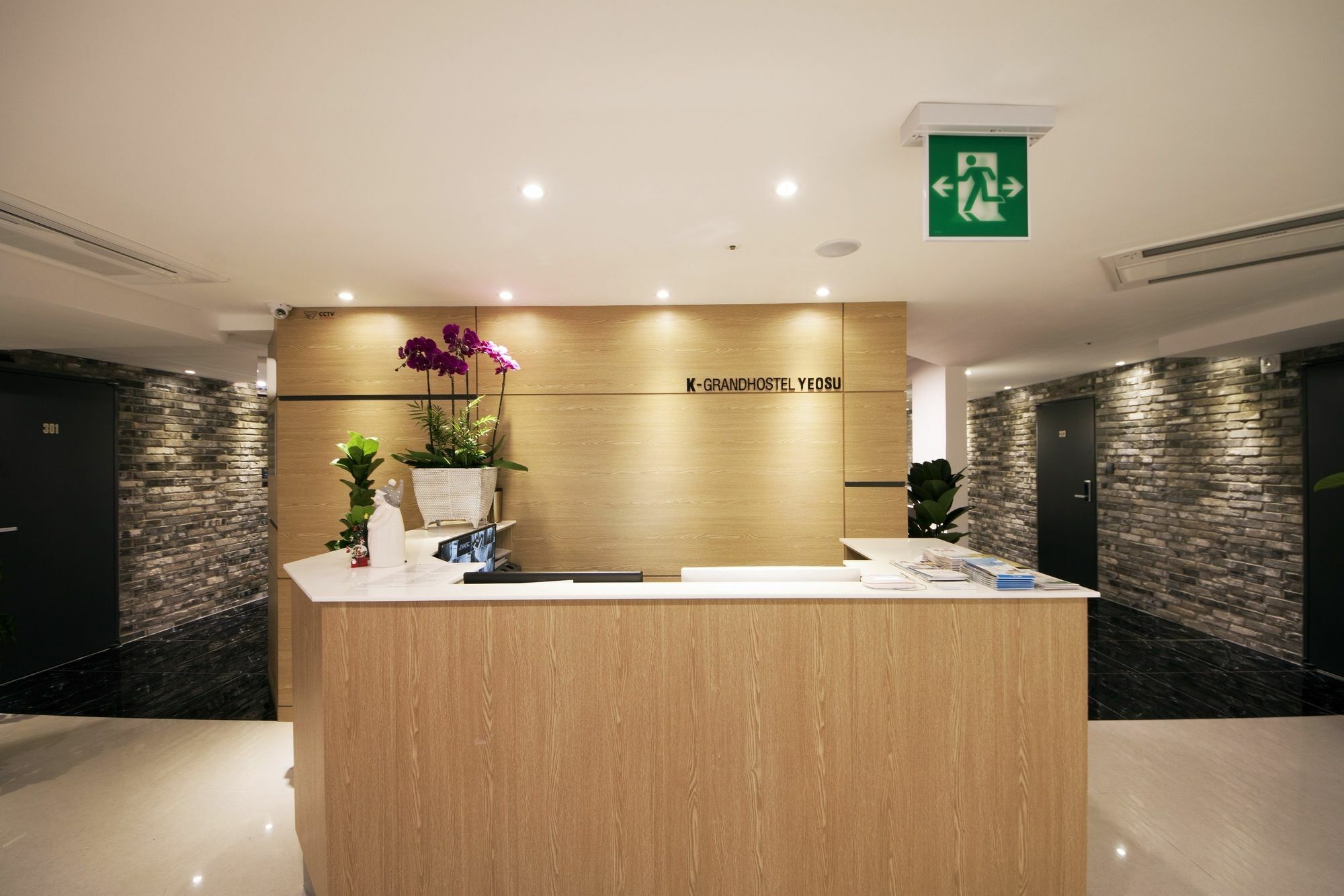 K-Grand Hostel Йосу Экстерьер фото