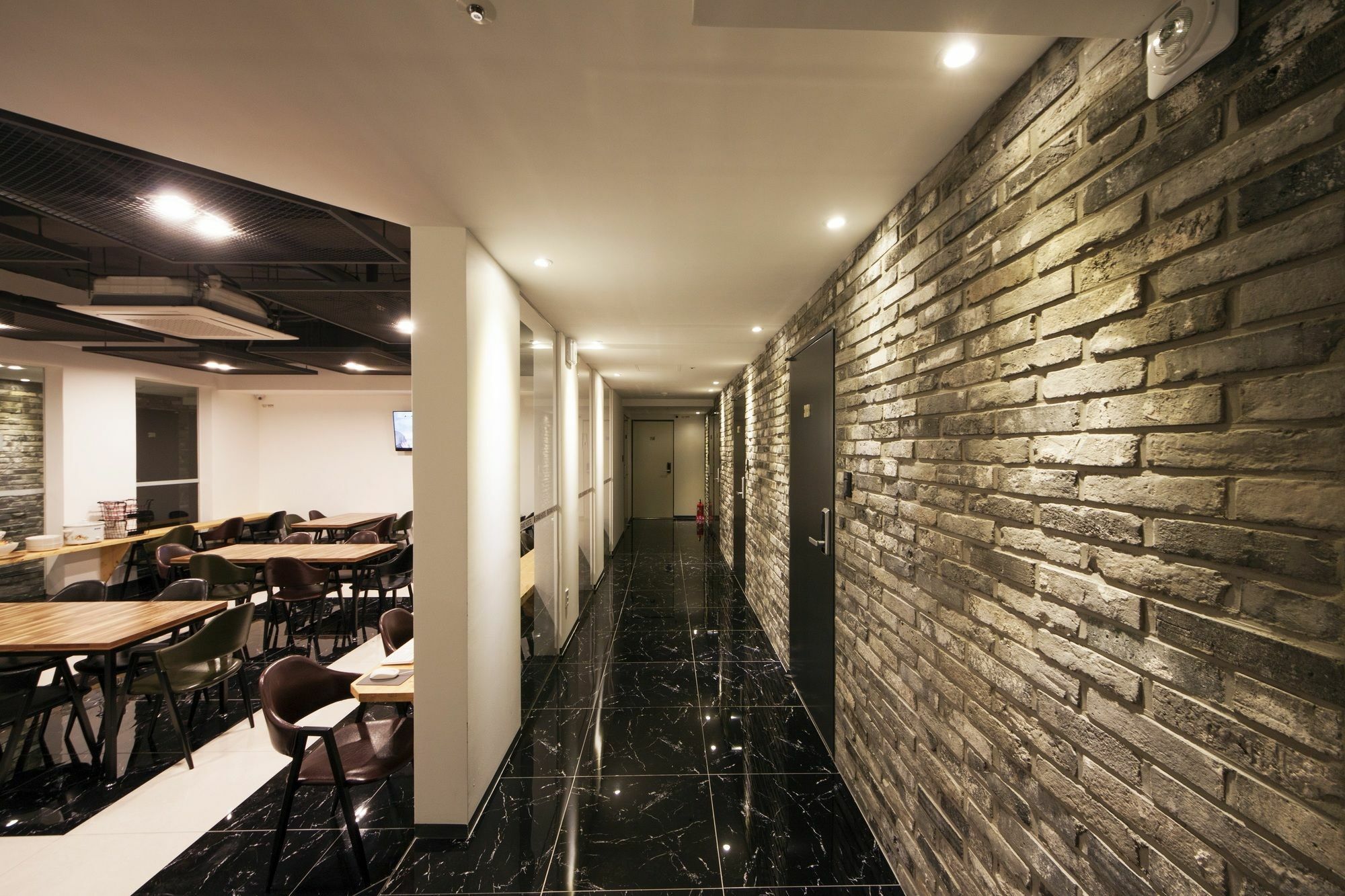 K-Grand Hostel Йосу Экстерьер фото