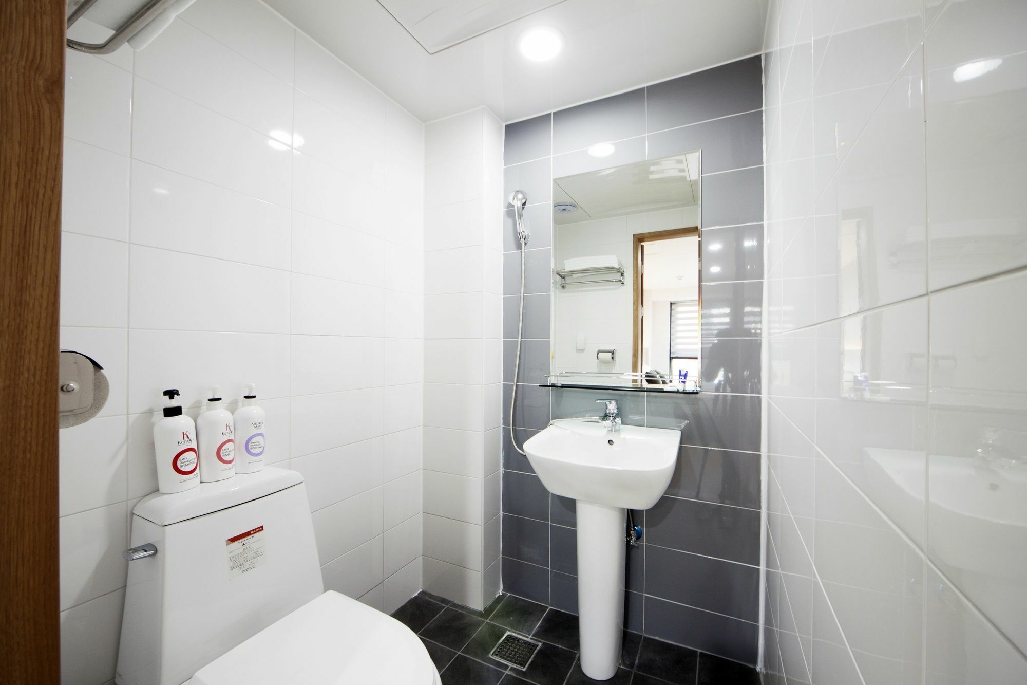 K-Grand Hostel Йосу Экстерьер фото